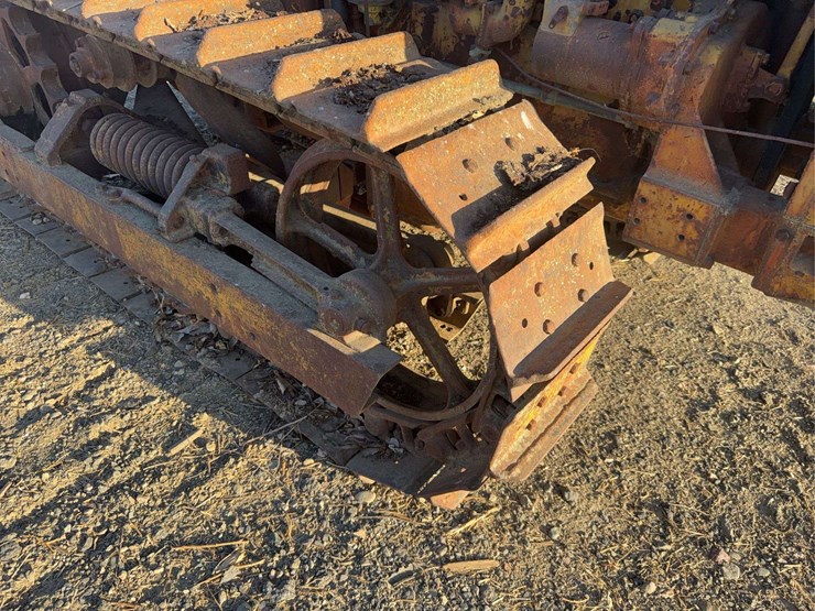 caterpillar-thirty-image-5