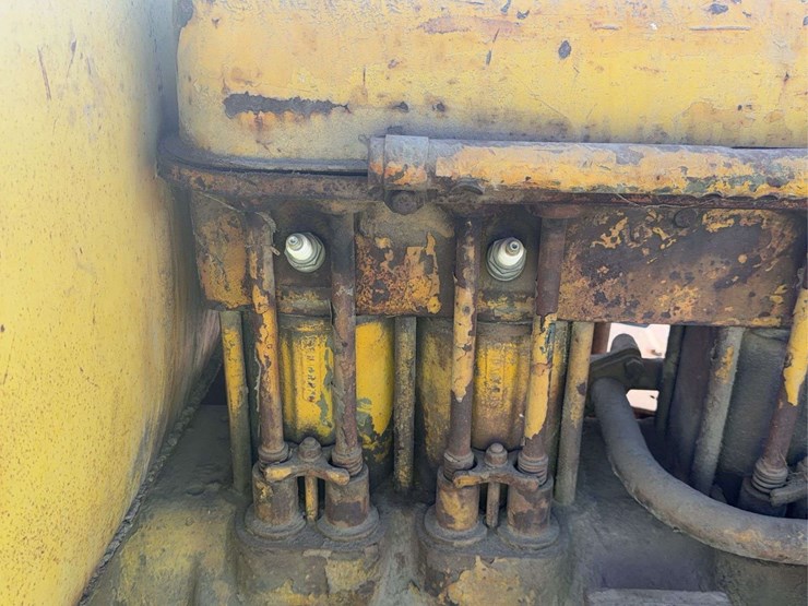 caterpillar-twenty-image-31