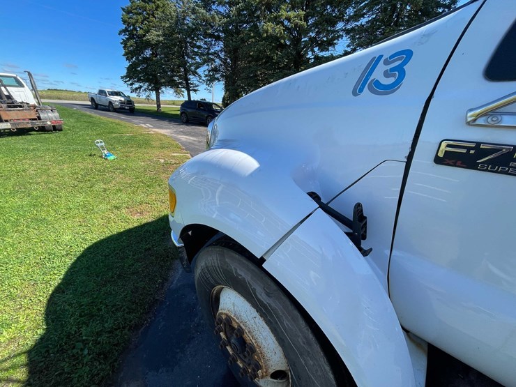 2013-ford-f750-image-11