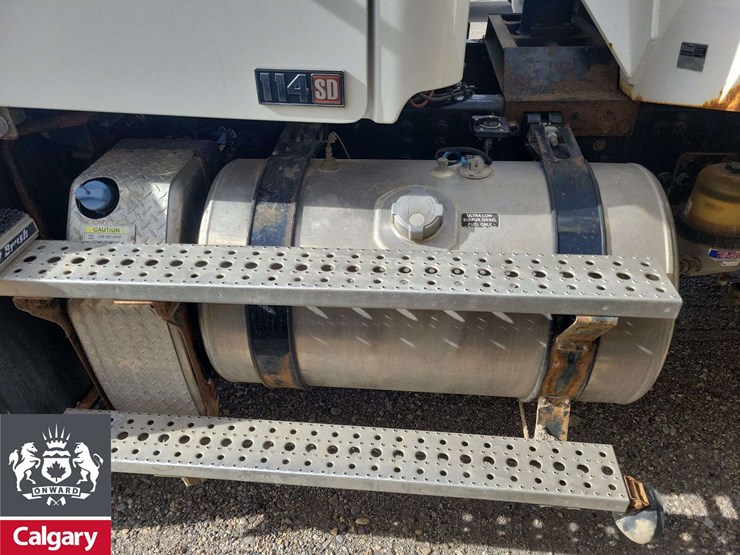 2016-freightliner-114sd-image-29