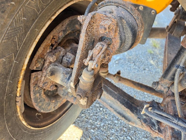 2011-freightliner-m2-106-image-64
