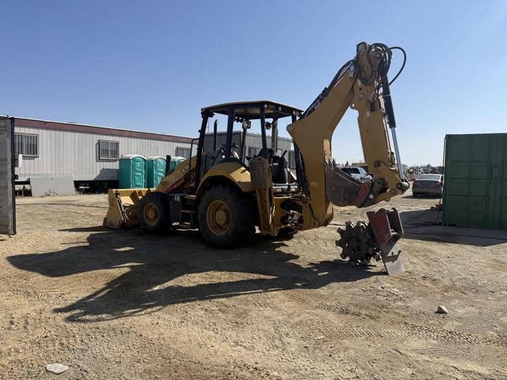 2025-caterpillar-420-image-1