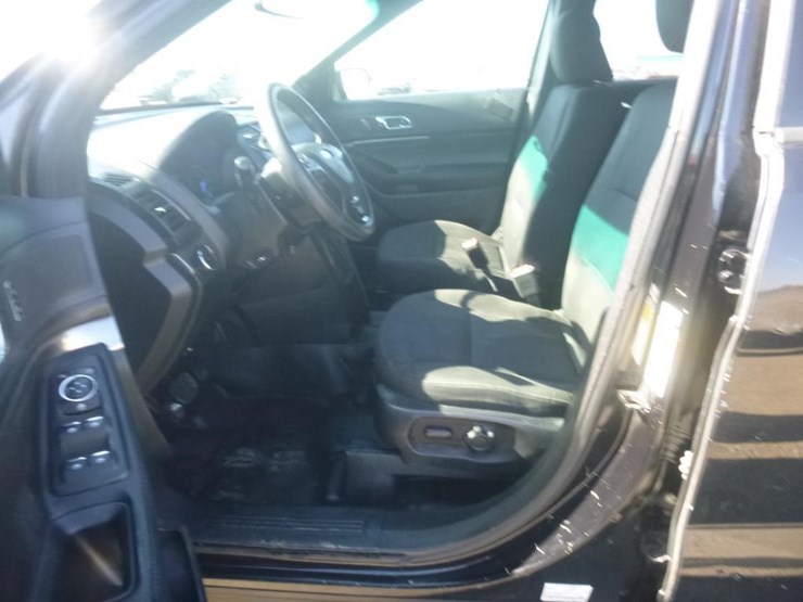 2016-ford-explorer-image-7