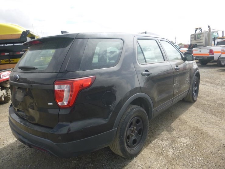 2017-ford-explorer-image-4
