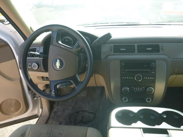 2014-chevrolet-tahoe-image-10