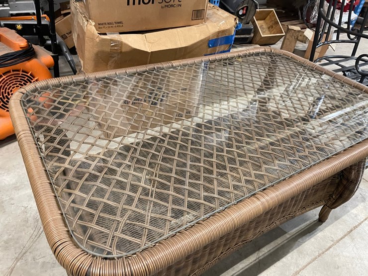 #3168-•-wicker-patio-table-image-3