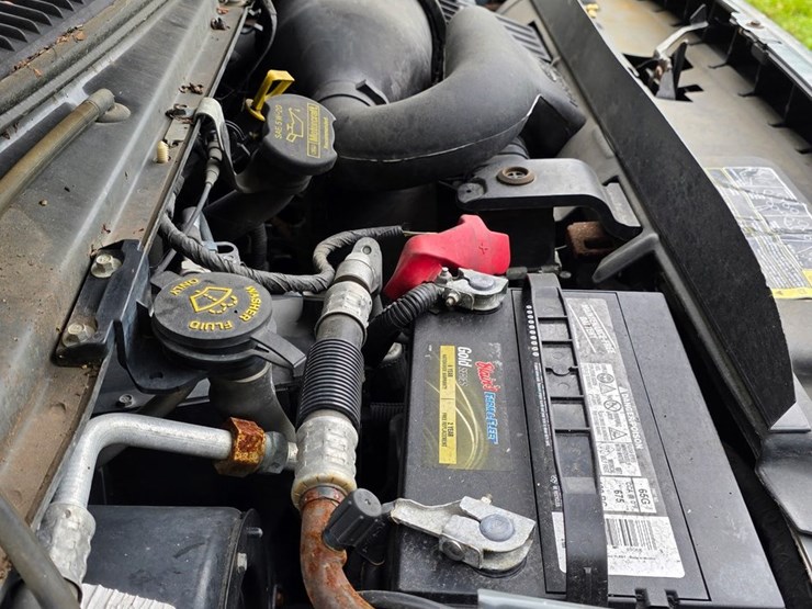 2013-ford-cargo-image-38