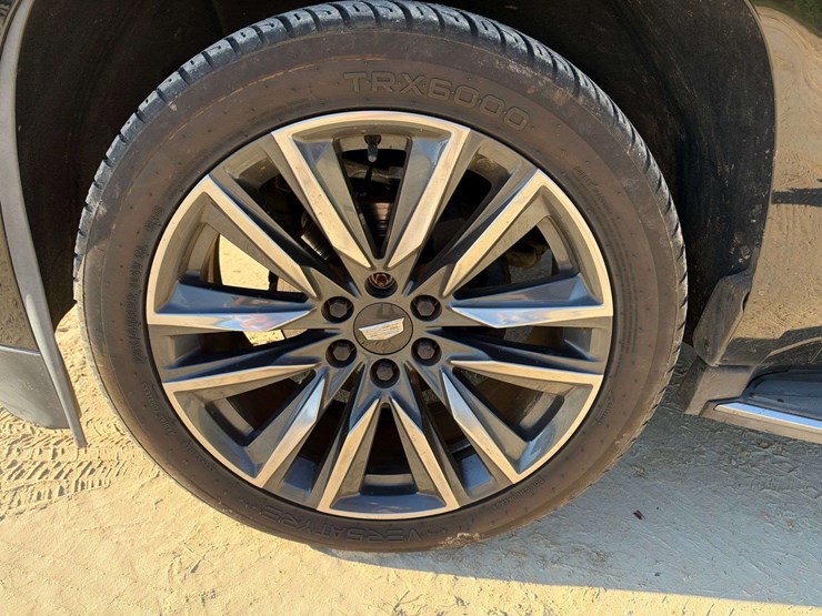 2015-cadillac-escalade-image-19