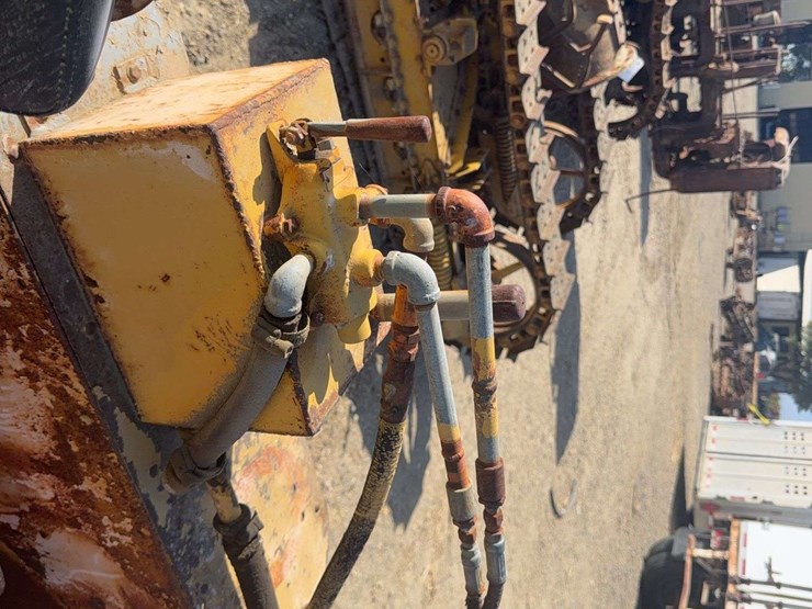 caterpillar-fifteen-image-18