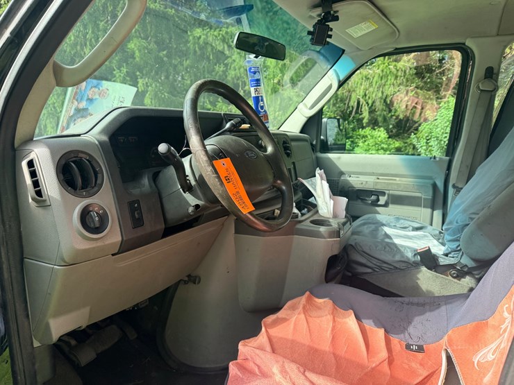 2013-ford-cargo-image-29