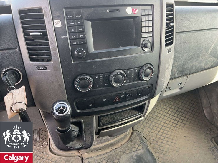 2016-mercedes-benz-sprinter-3500-image-16
