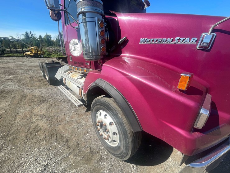 #117-•-2011-western-star-semi-tractor-(has-wi-title)-(forestville,-wi)-image-54