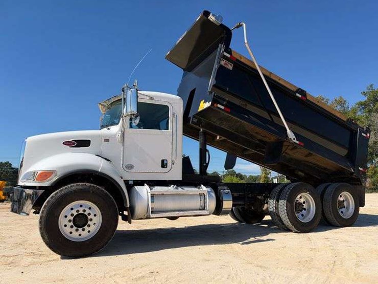 2021-peterbilt-348-image-1