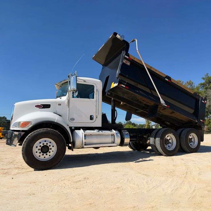 2021 PETERBILT 348