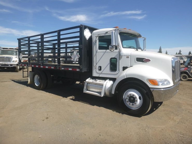 2023-peterbilt-337-image-2