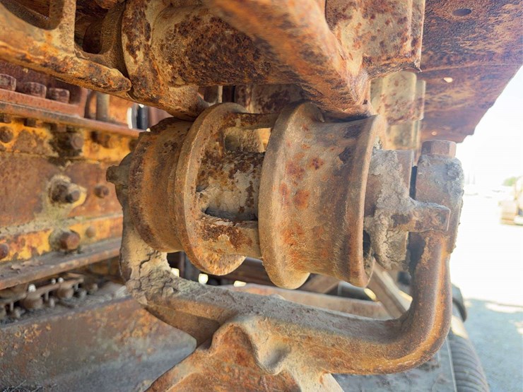 caterpillar-65-image-12