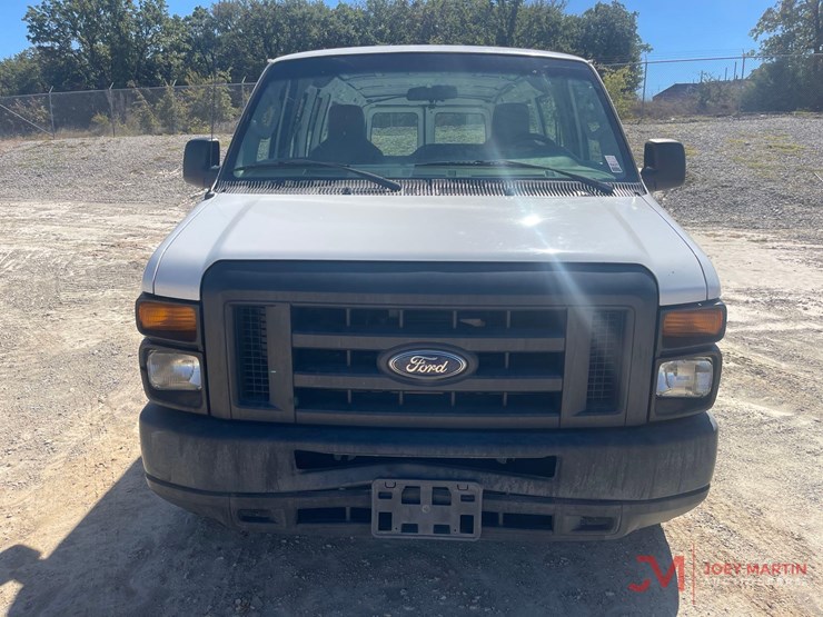 2014-ford-cargo-image-8