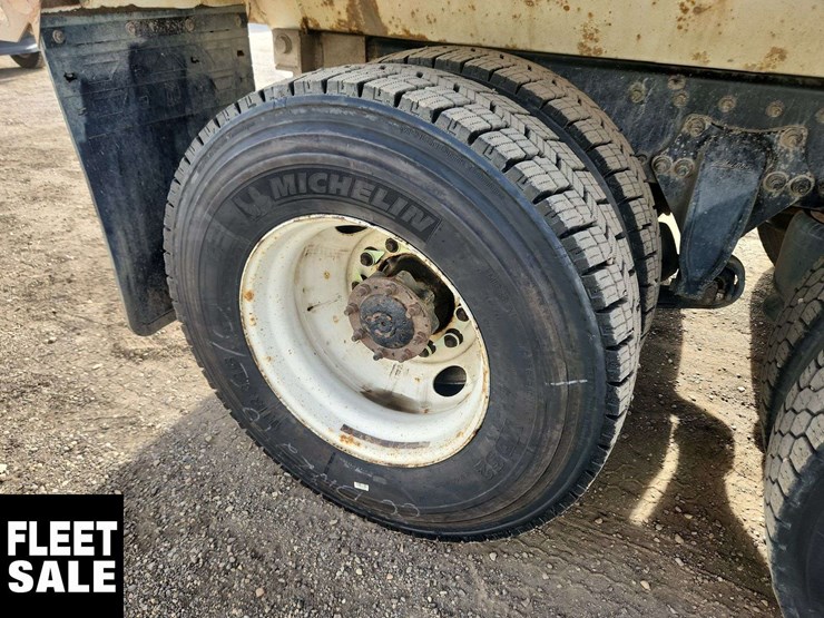 2018-freightliner-m2-106-image-11