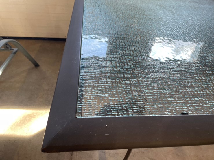 #3162-•-glass-top-patio-table-image-3