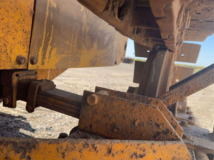 caterpillar-ten-image-19