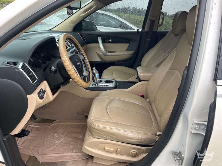2011-gmc-acadia-image-12