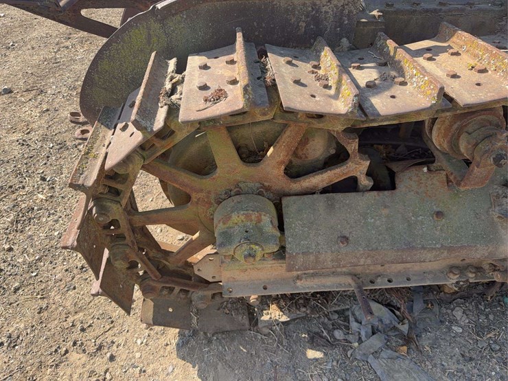 caterpillar-thirty-image-8