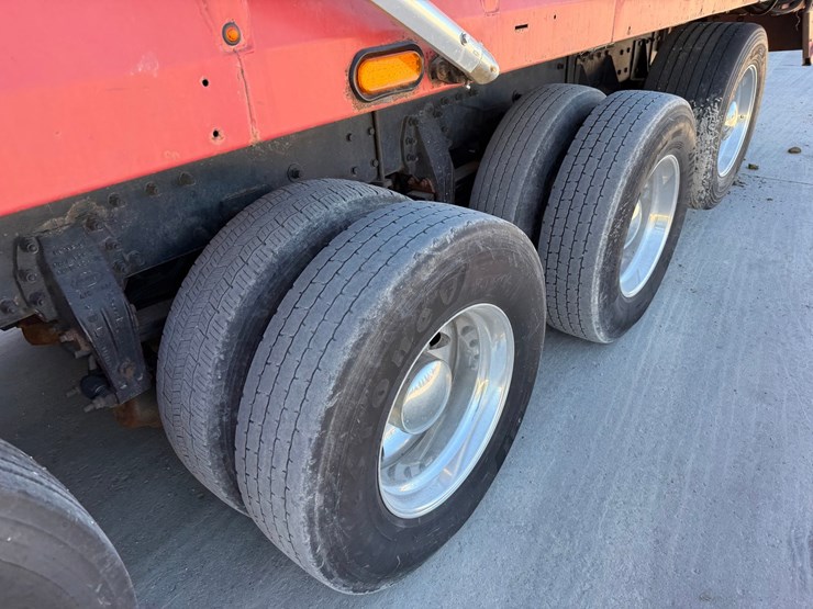 2005-peterbilt-378-image-17