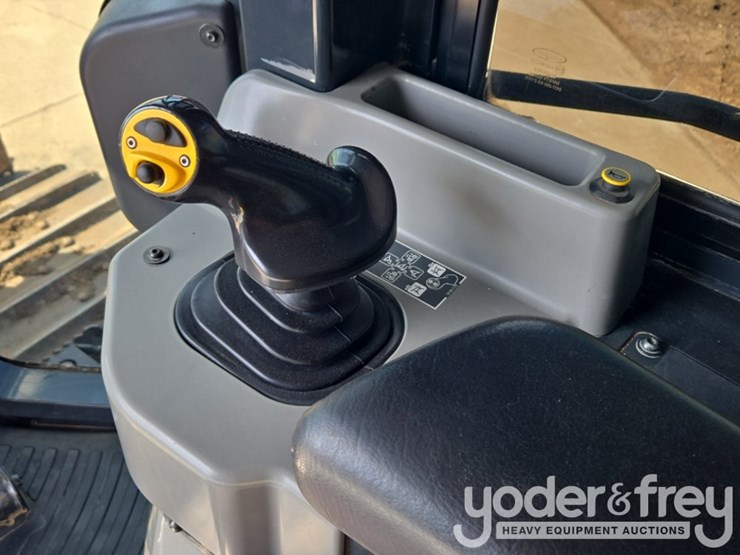 2020-komatsu-d39px-24-image-64