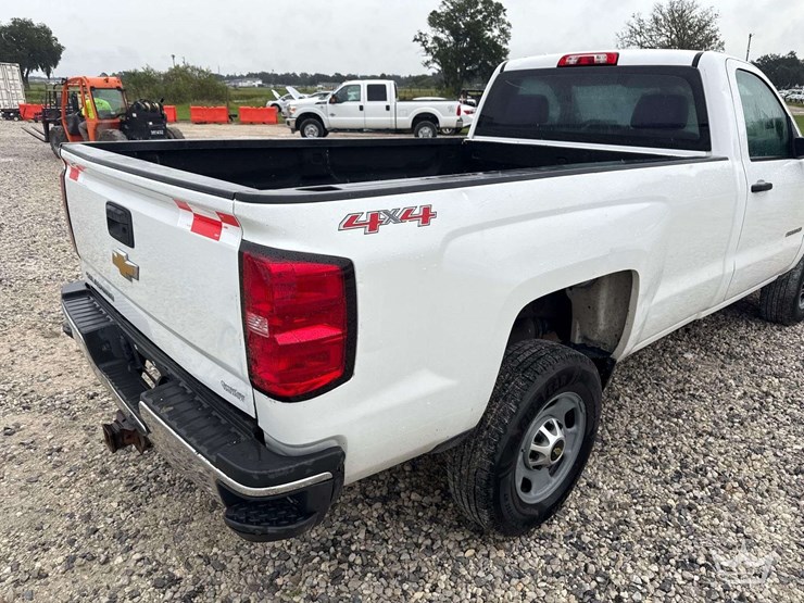 2015-chevrolet-silverado-2500-image-7