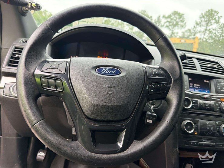 2018-ford-explorer-image-13