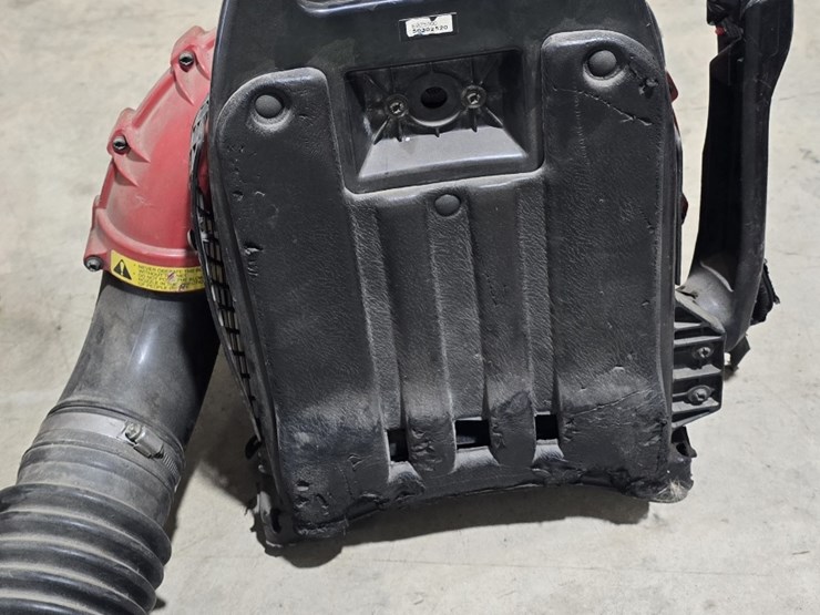 gas-powered-backpack-leaf-blower,-used-image-4