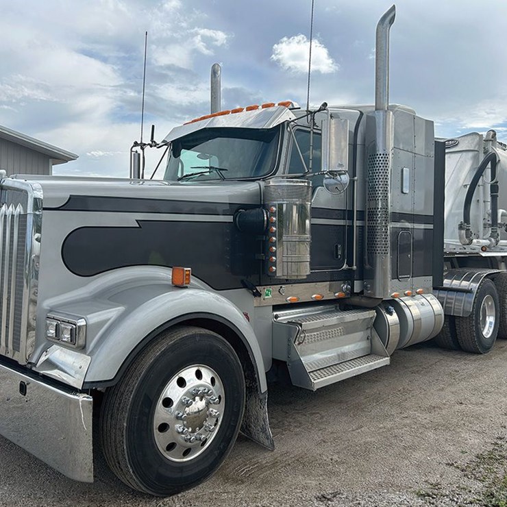 2024 KENWORTH W900L