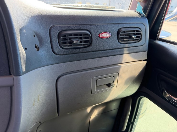 2020-peterbilt-389-image-51
