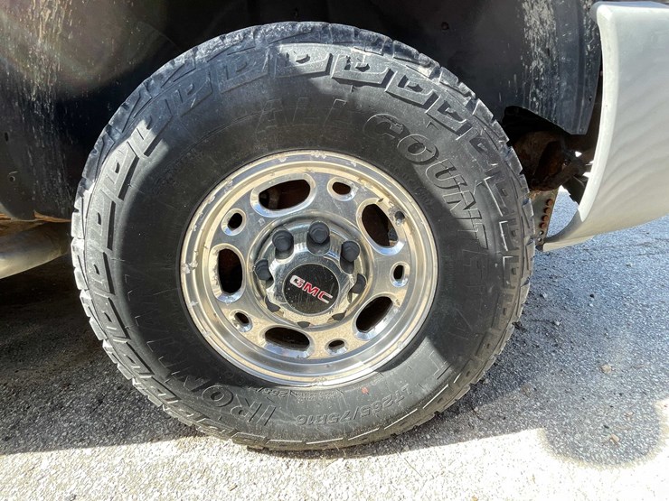 2004-gmc-2500hd-image-18