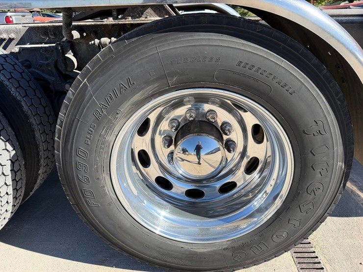 2020-peterbilt-389-image-78