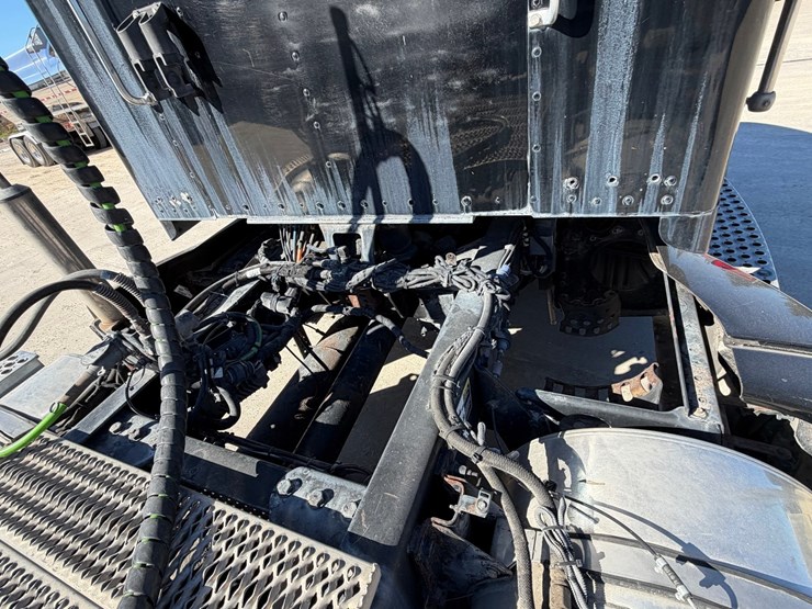#1728-•-2012-kenworth-day-cab-truck-tractor-image-26