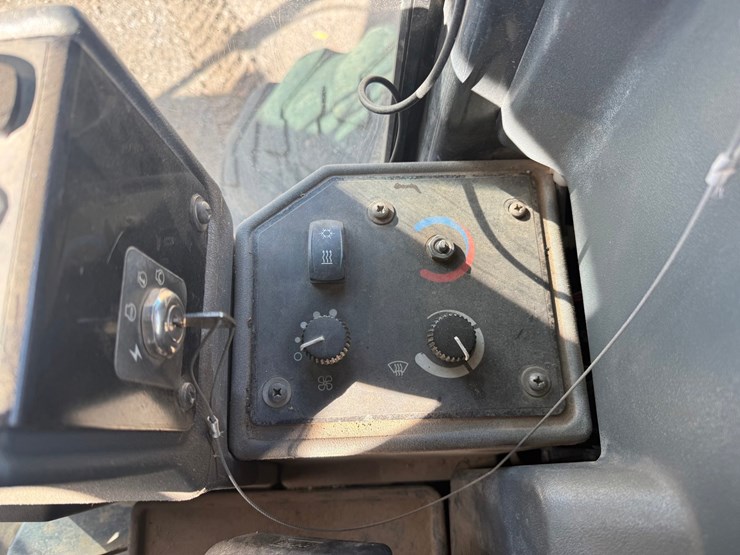 deere-672d-image-125