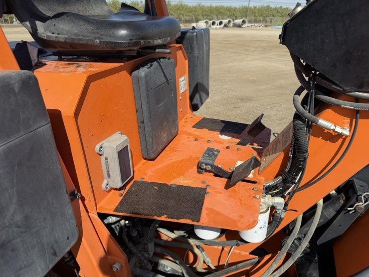 lay-mor-sm-300-3-wheel-broom-image-19