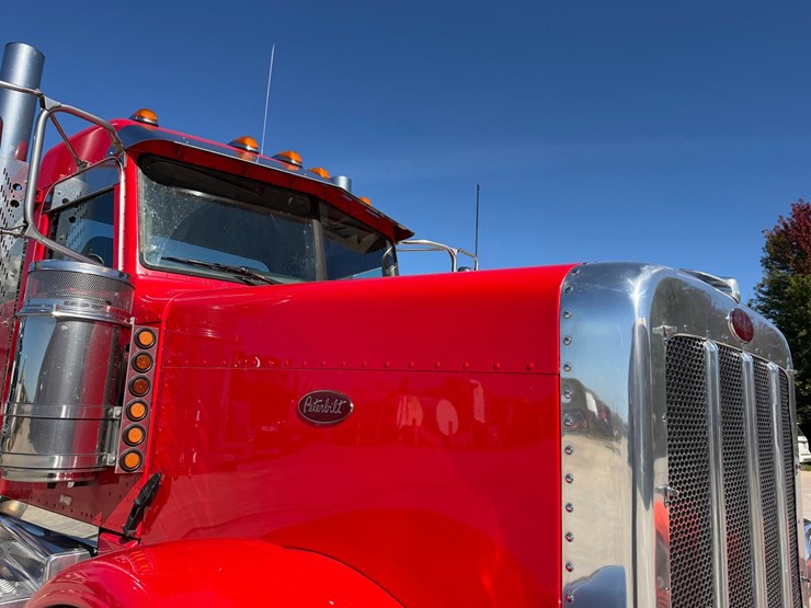 2020-peterbilt-389-image-21
