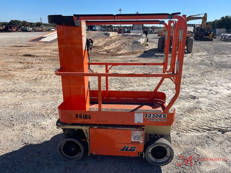 2015-jlg-1230es-image-6