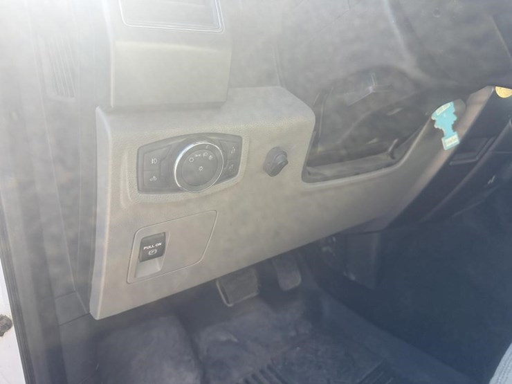 2020-ford-f150-image-39