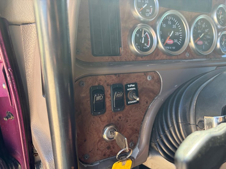 2007-peterbilt-387-image-30