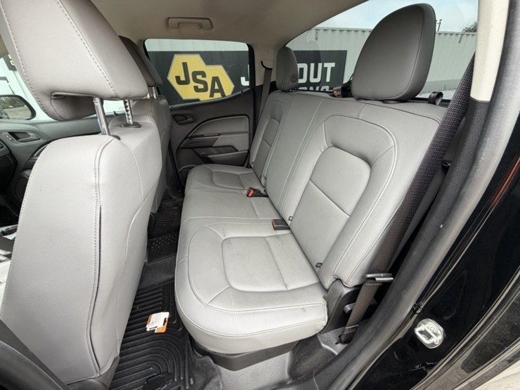 2019-chevrolet-colorado-image-21