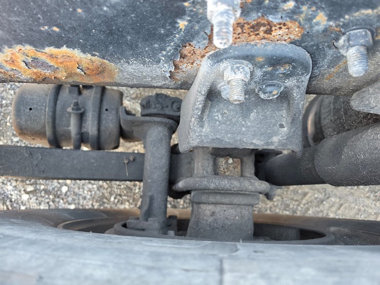 2016-freightliner-columbia-120-image-97
