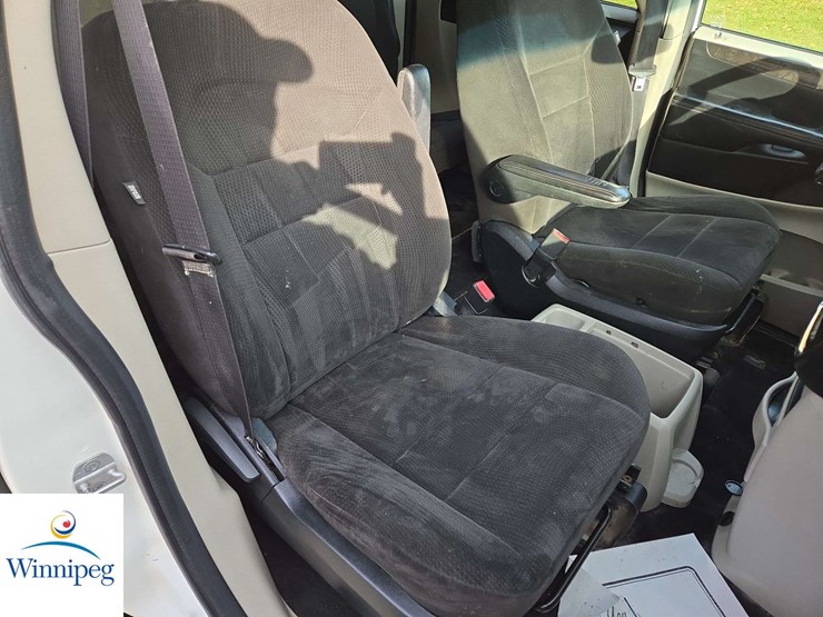 2013-dodge-grand-caravan-se-image-23