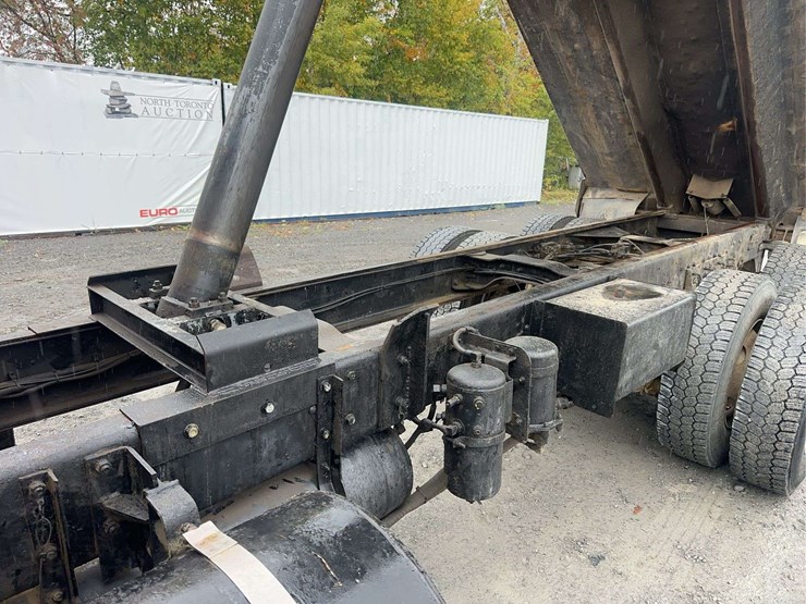 2005-mack-rb688s-image-32