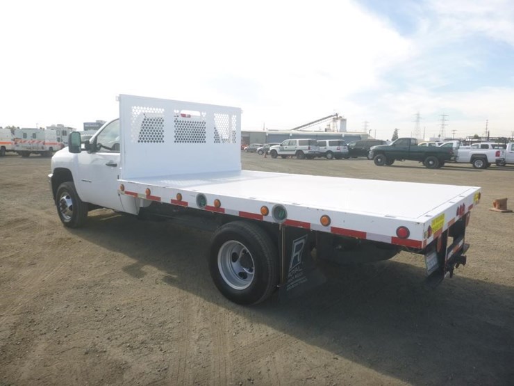 2011-chevrolet-3500-image-4