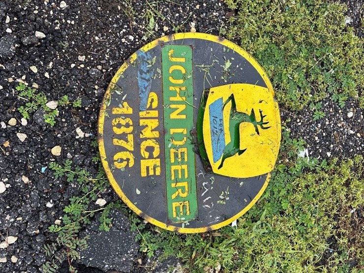 john-deere-metal-decorative-yard-art-image-1