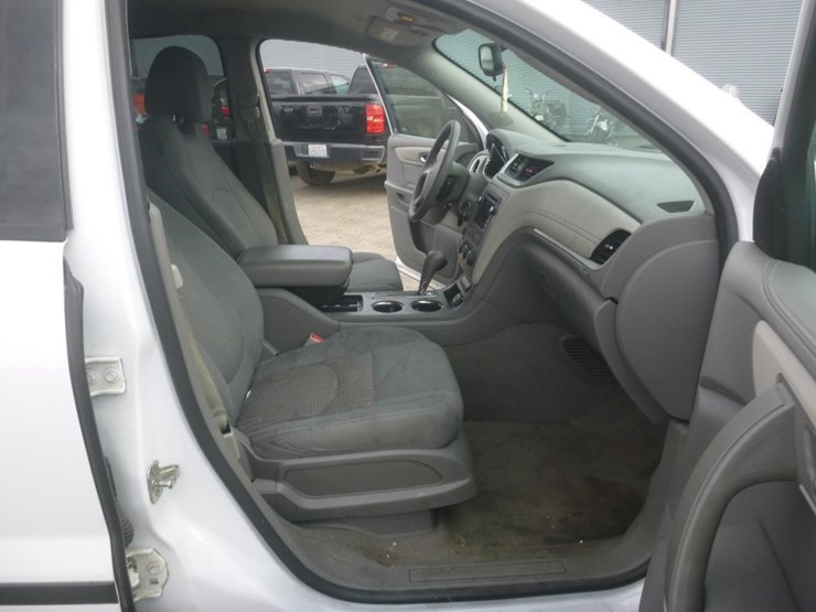2017-chevrolet-traverse-image-10