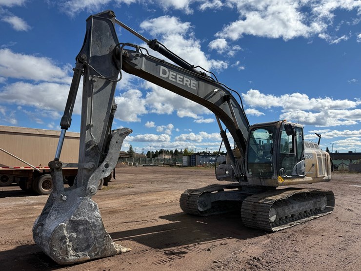 deere-210g-lc-image-1